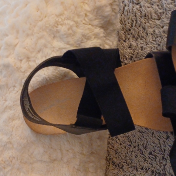 Sandals - Picture 2 of 4